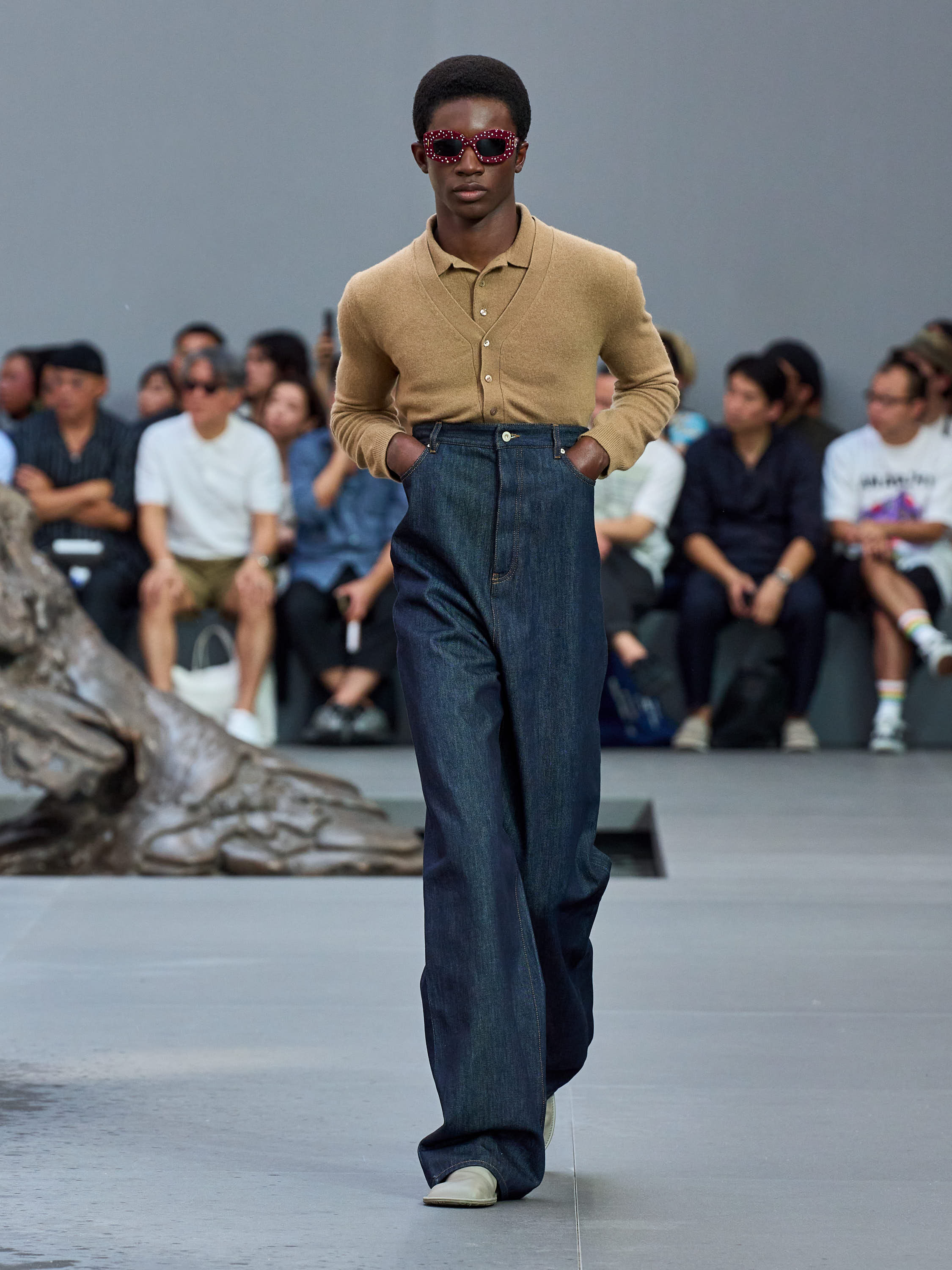 【注目の最新コレクション】LOEWE デニムショートパンツ LOEWE デニムショーツ | ブルー | FARFETCH JP